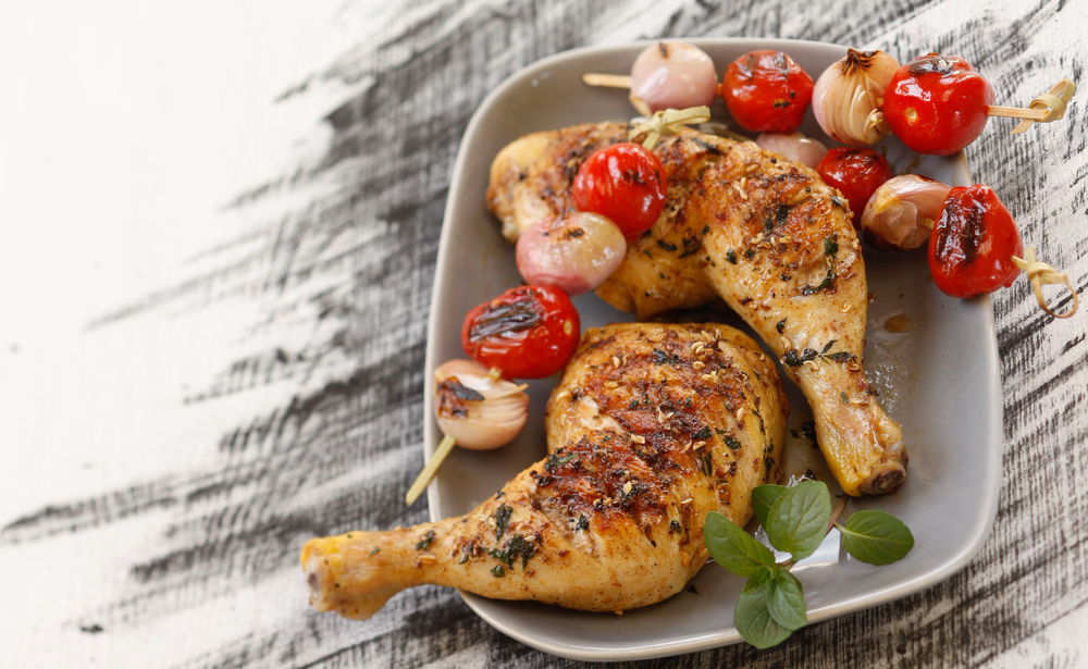 Hühnerkeulen in Zitronen-Pfeffer-Marinade • Rezept • GUSTO.AT