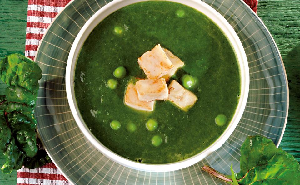 Spinatcremesuppe mit Hoki und Erbsen