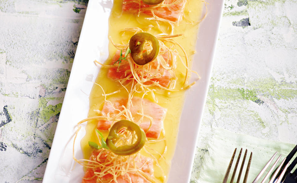 Tiradito vom Lachs mit Maracuja