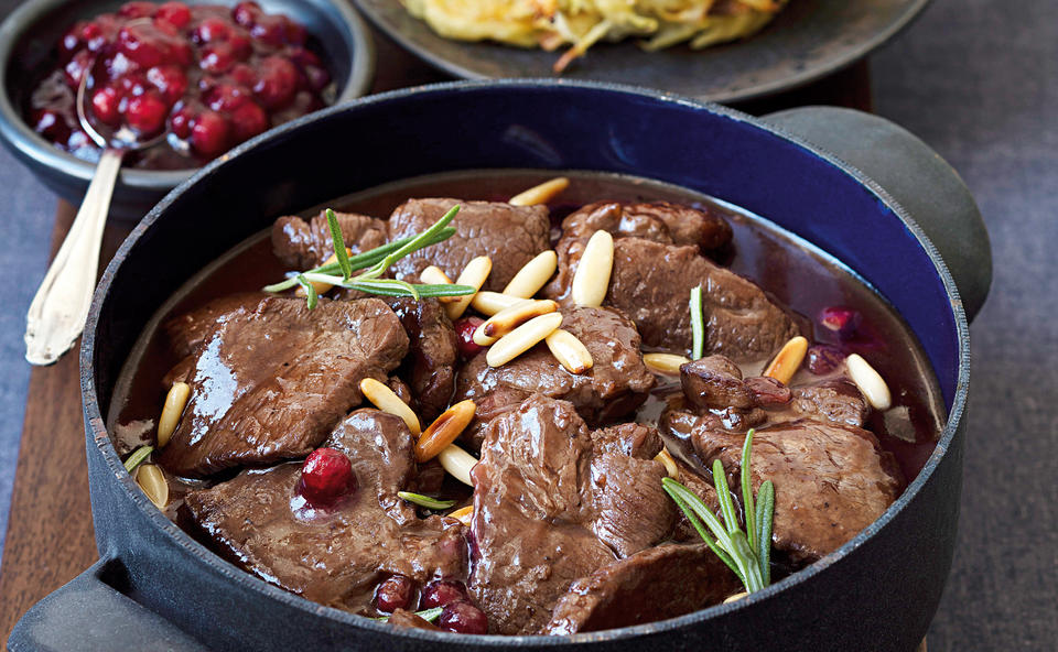 Wildgeschnetzeltes mit Pignoli und Rösti