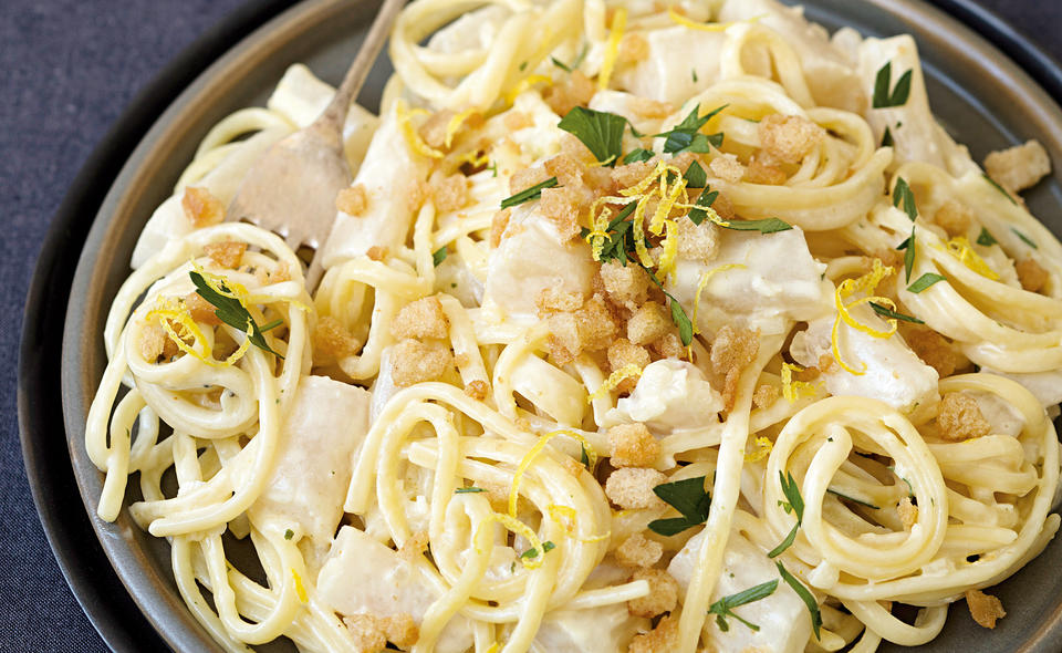 Pasta mit Schwarzwurzeln und Kräuterbrösel