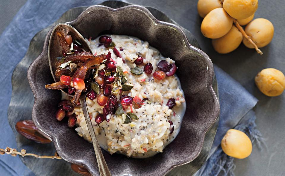 Apfel-Porridge mit Datteln