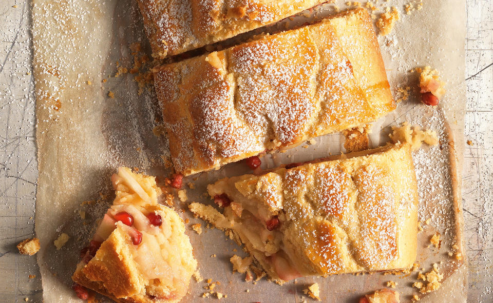 Birnenstrudel mit Granatapfel