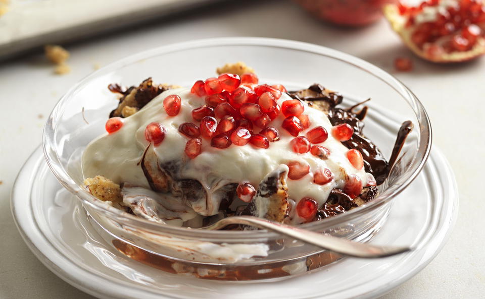 Weiße Schokocreme mit Mürbteigecken