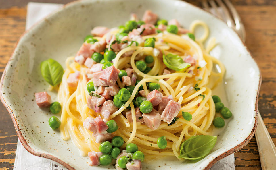 Spaghetti mit Schinken und Erbsen