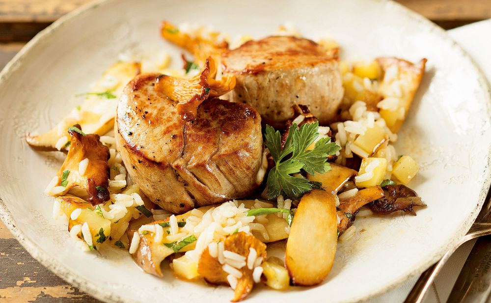 Schweinsmedaillons auf Erdäpfel-Pilzreis • Rezept • GUSTO.AT