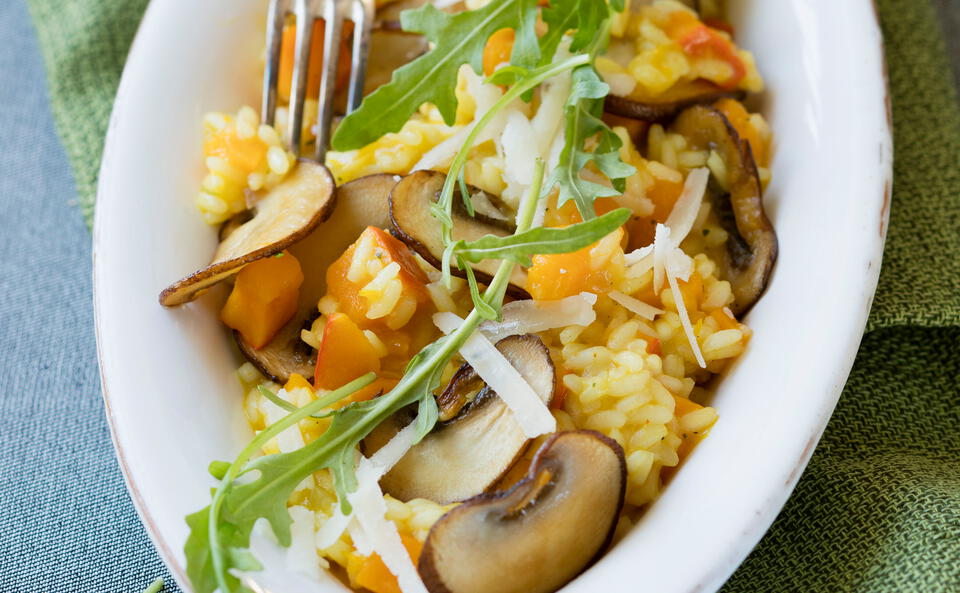 Schnelles Kürbis-Risotto mit Pilzen und Rucola