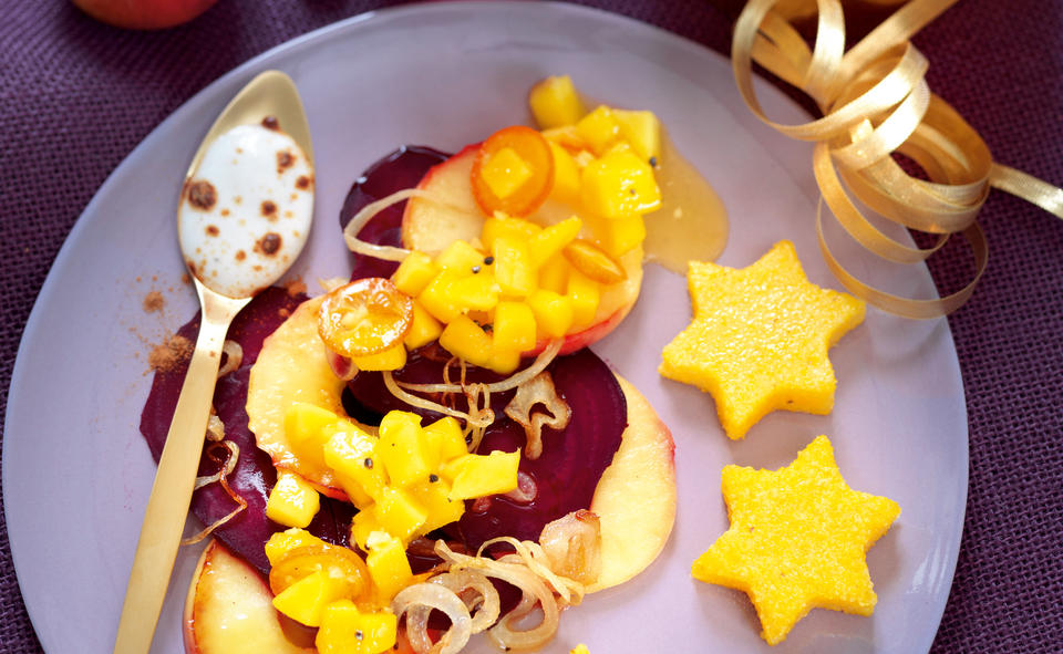 Rote Rüben und Äpfel mit Mango-Salsa