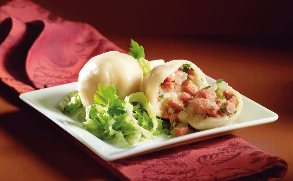 Wurstknödel auf Rahmkohl