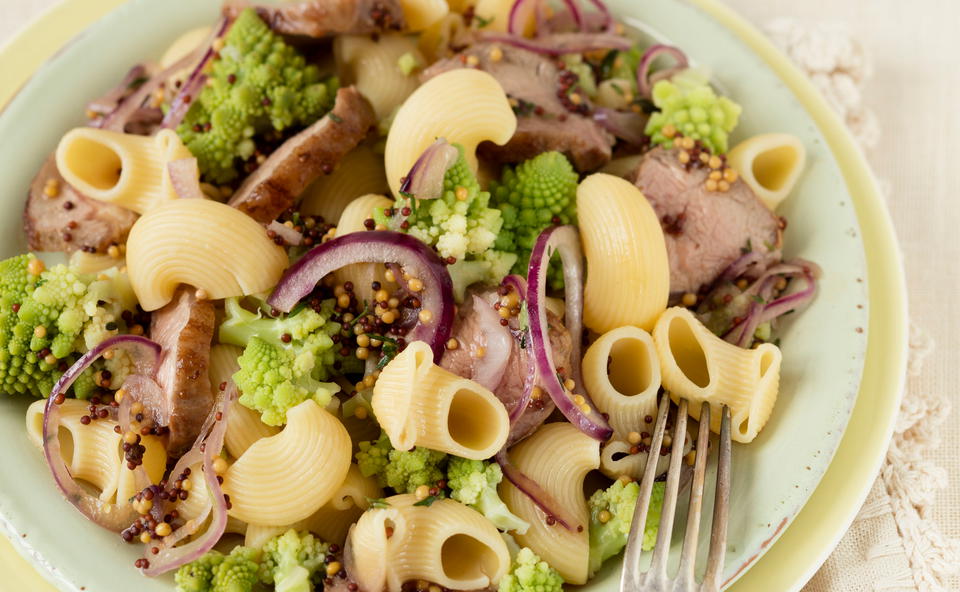 Pasta mit Lammfilet und Romanesco