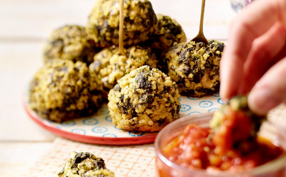Hirsepolpette mit Paradeiserdip
