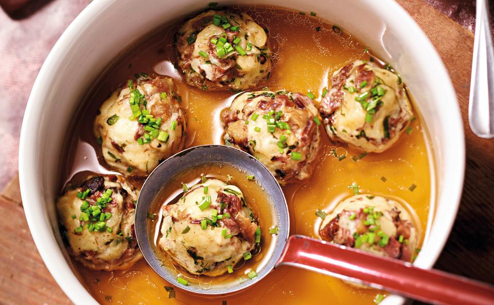 Ochsenschleppsuppe mit Knödeln