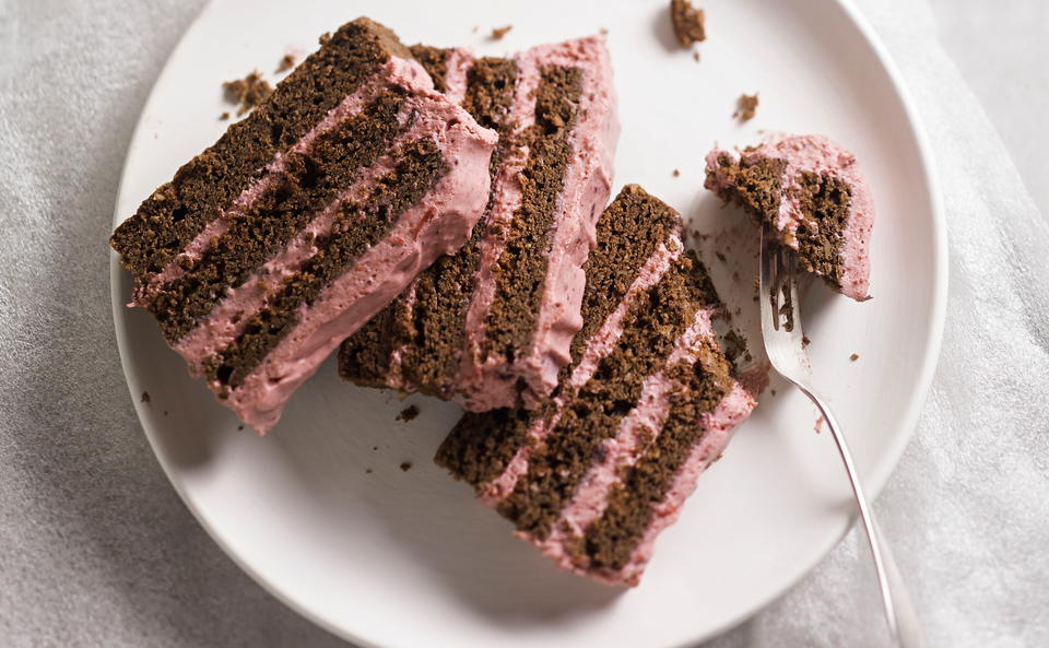 Schokoladeschnitte mit Beeren