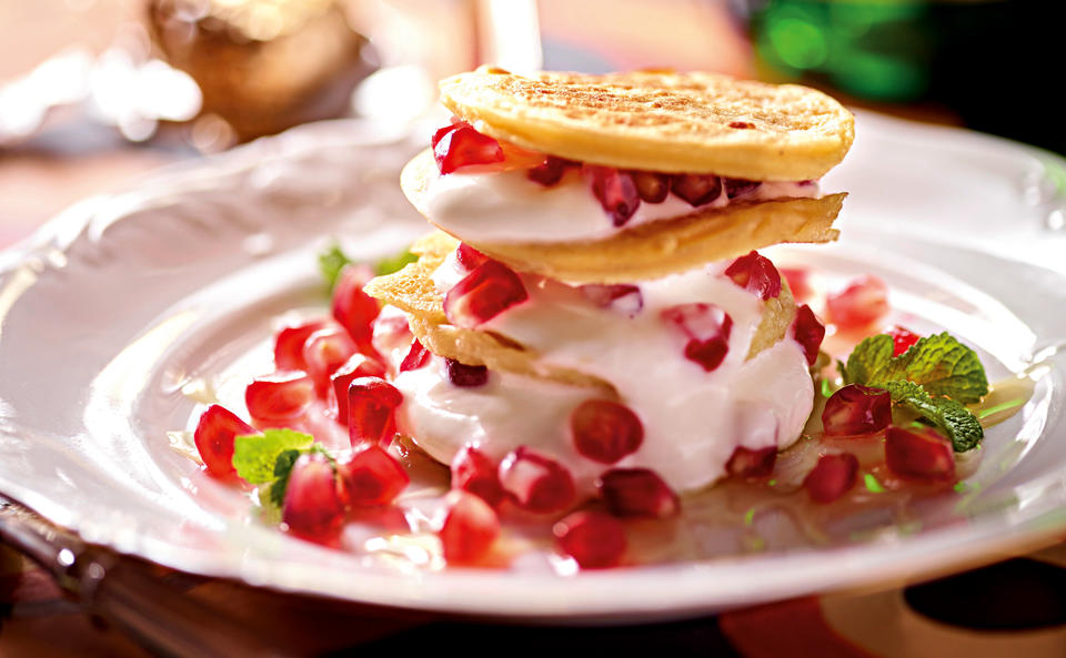 Blinis mit Sekt-Topfencreme und Granatapfel