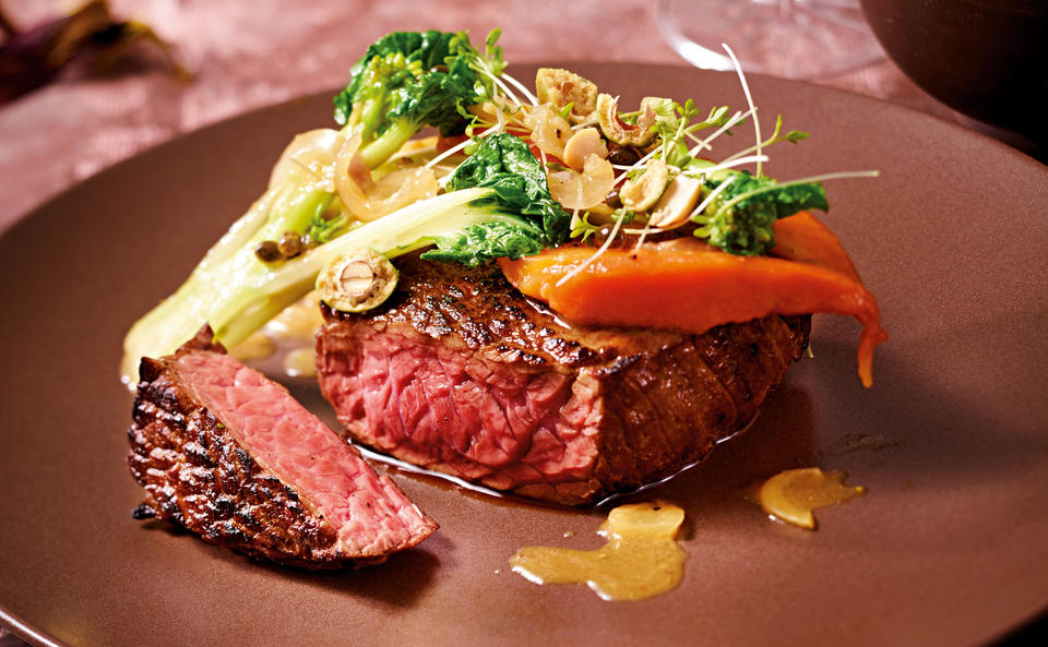 Hüftsteak mit Papaya und Pak Choi • Rezept • GUSTO.AT