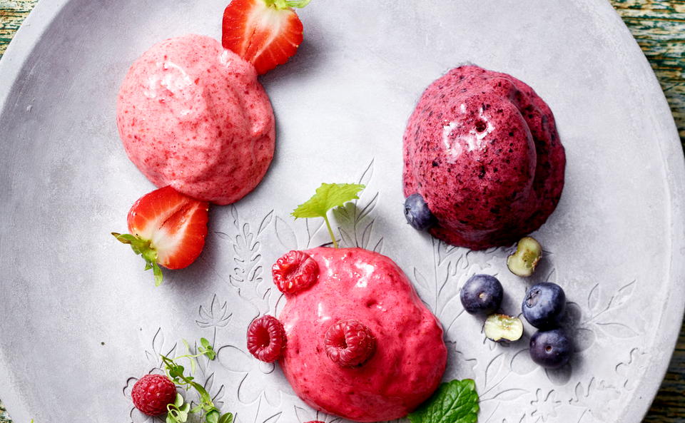 Express-Beeren-Eis • Rezept • GUSTO.AT