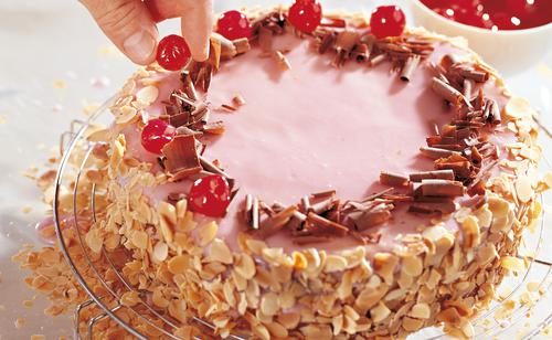 Bild: GUSTO / Liewehr Stefan Bildanleitung: Punschtorte