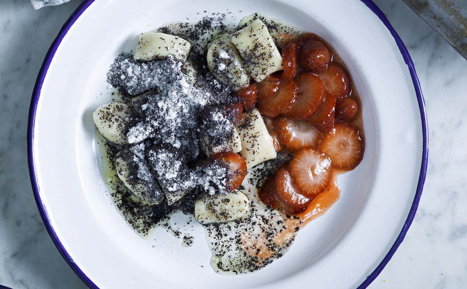 Topfen-Gnocchi mit Erdbeeren