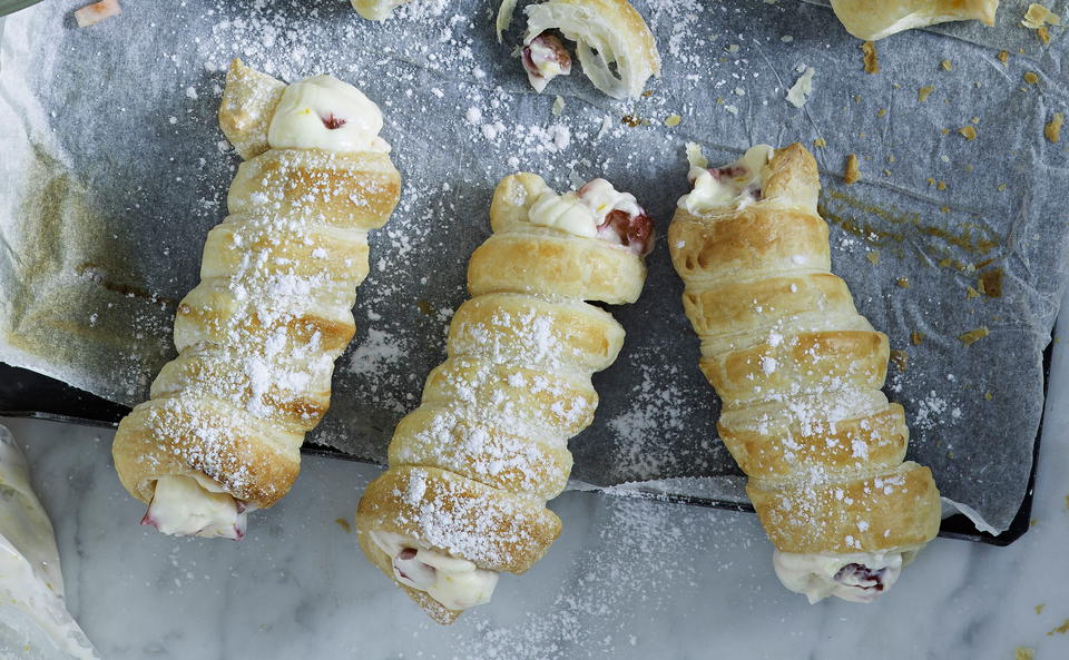 Blätterteigröllchen mit Erdbeercreme