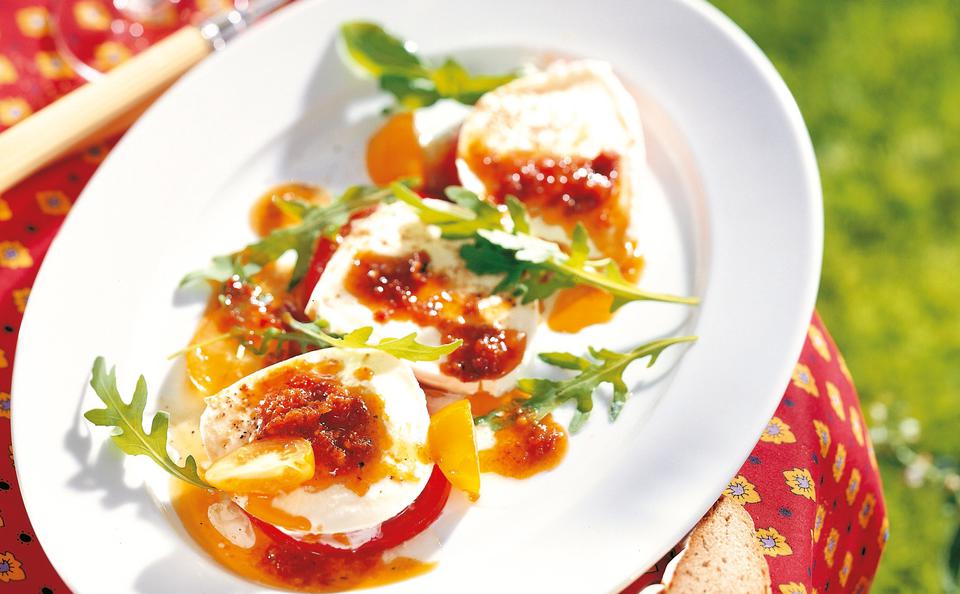 Mozzarella à la Caprese mit Paradeispesto