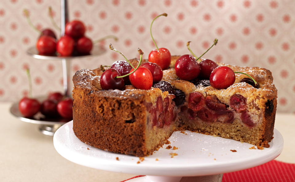 Linzer Torte mit Kirschen