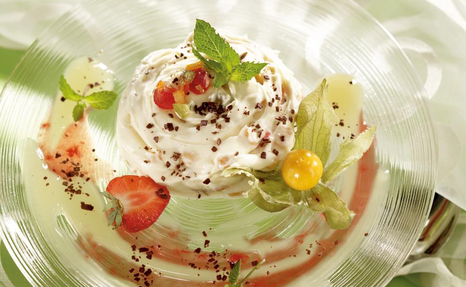 Silvester Mousse mit Frucht Sauce • Rezept • GUSTO.AT