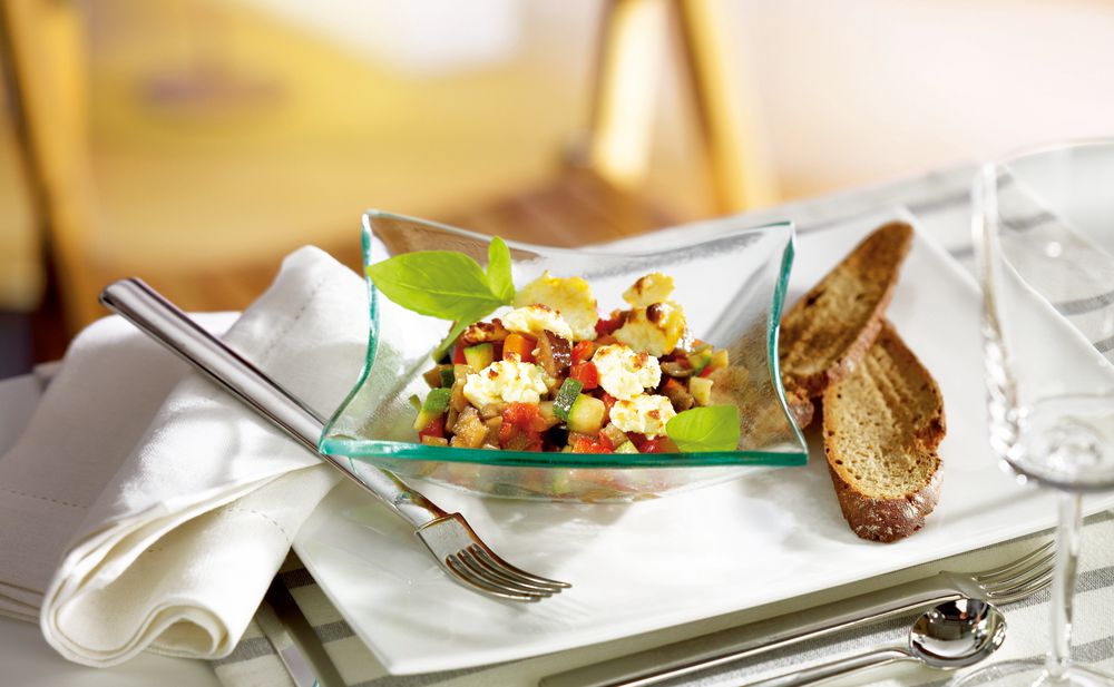 Ratatouille mit Schafskäse Krusteln • Rezept • GUSTO.AT