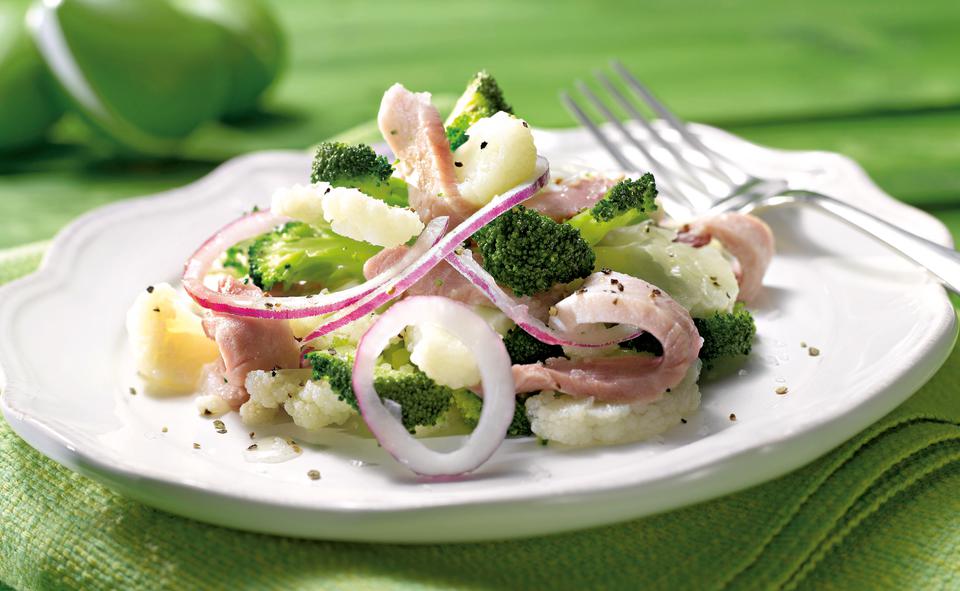 Salat von Schinken, Karfiol und Brokkoli