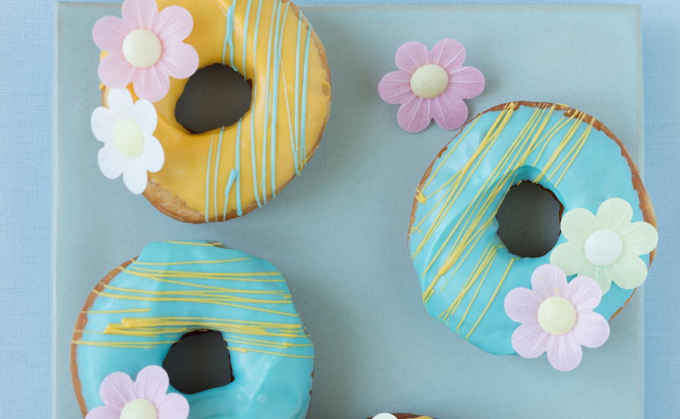 Bunte Marillen-Donuts