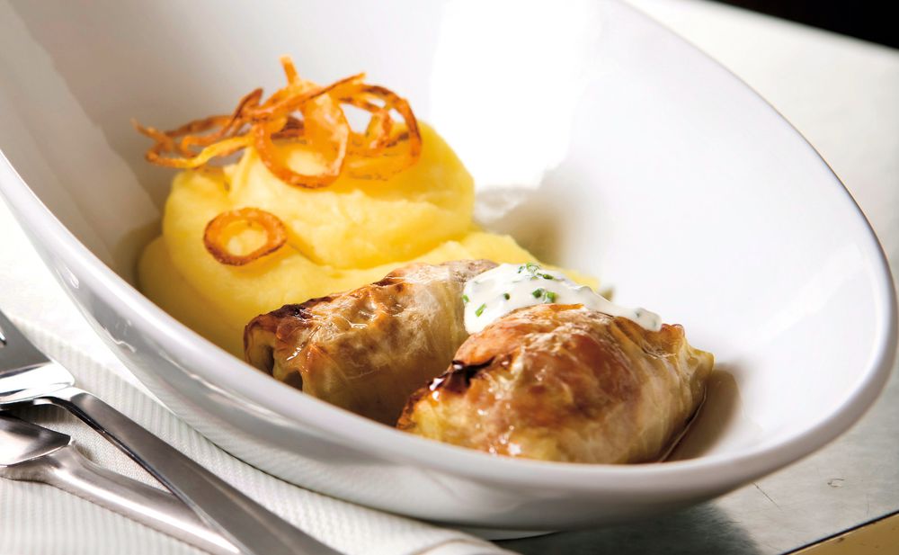 Krautwickler mit Schnittlauchrahm • Rezept • GUSTO.AT