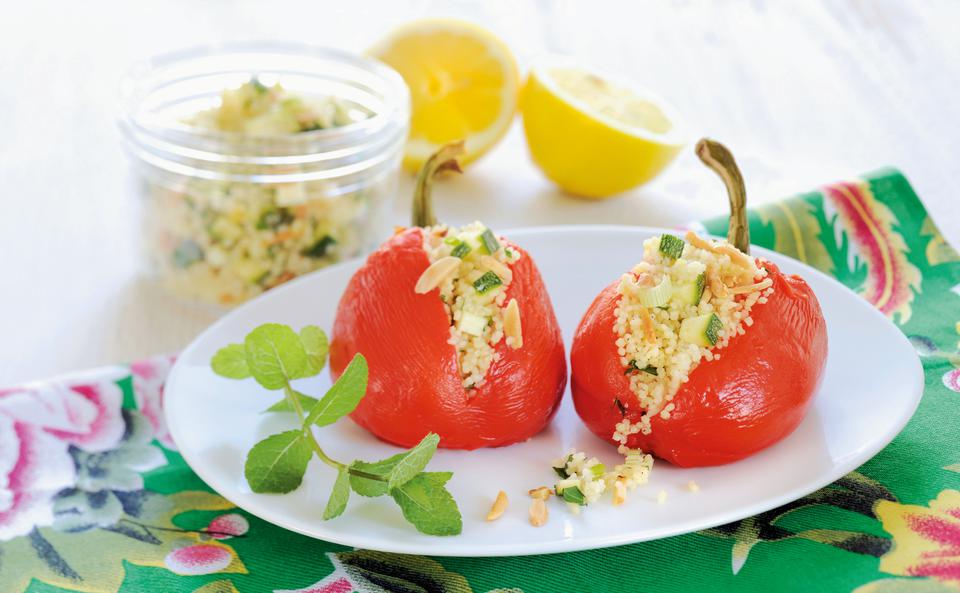 Grill-Paprika mit Zucchini-Couscous Salat