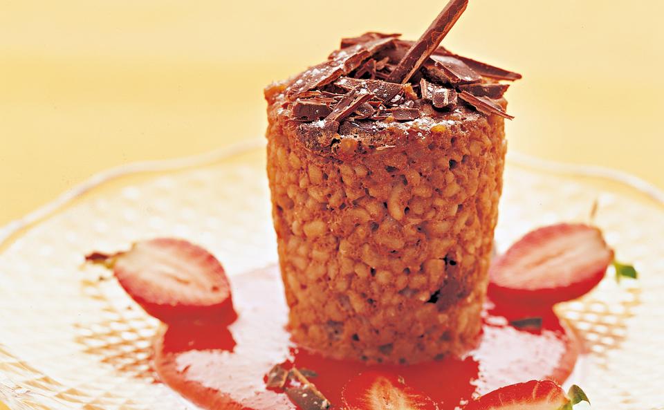 Bulgur-Schokolade-Auflauf mit Erdbeersauce