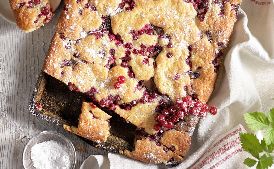 Blechkuchen mit Ribiseln