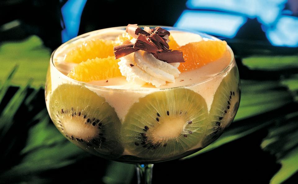 Orangen-Mousse mit Kiwi