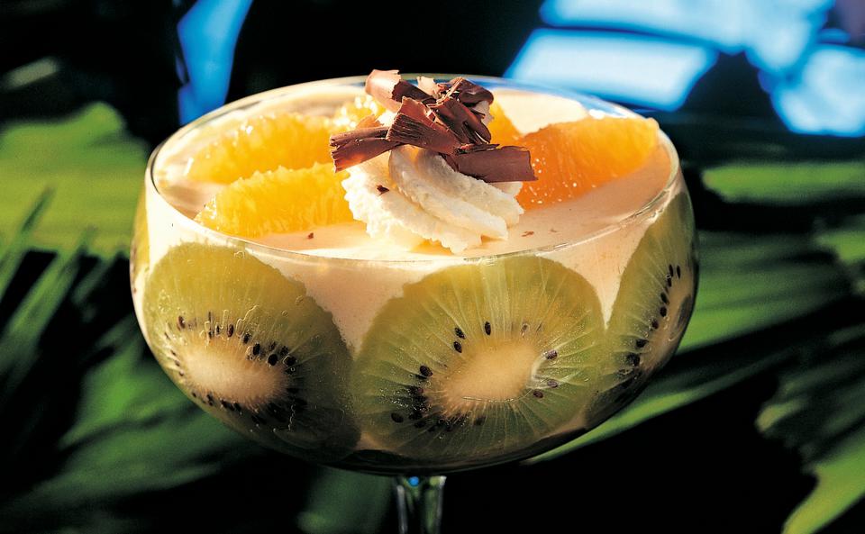 Orangen-Mousse mit Kiwi