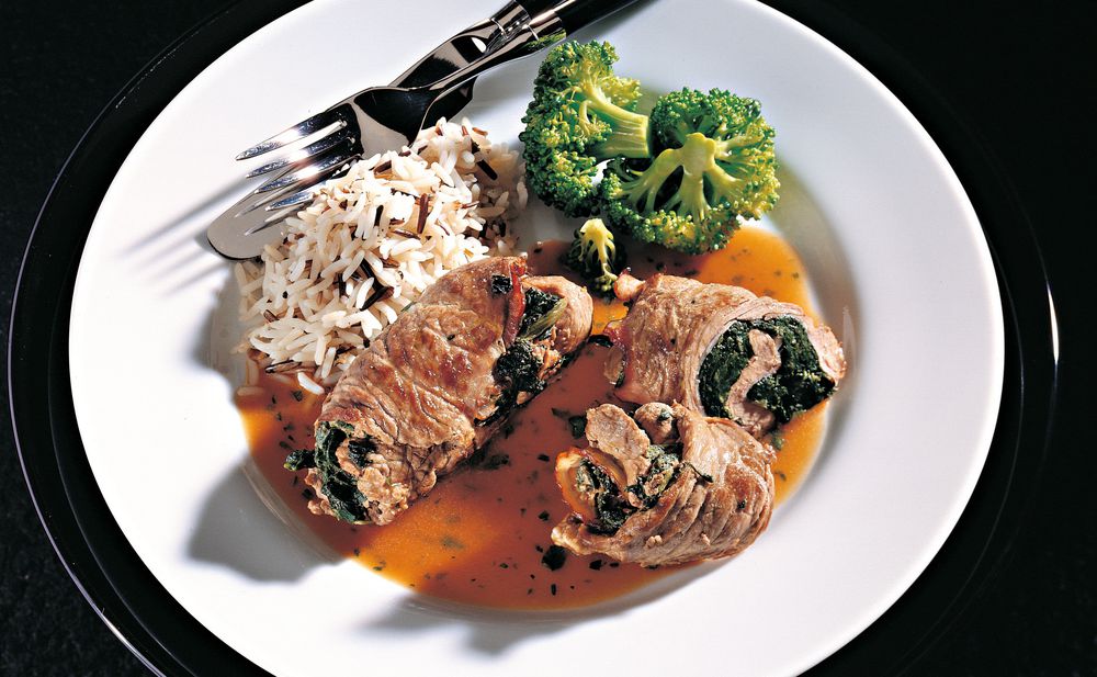 Lammröllchen mit Knoblauchspinat • Rezept • GUSTO.AT