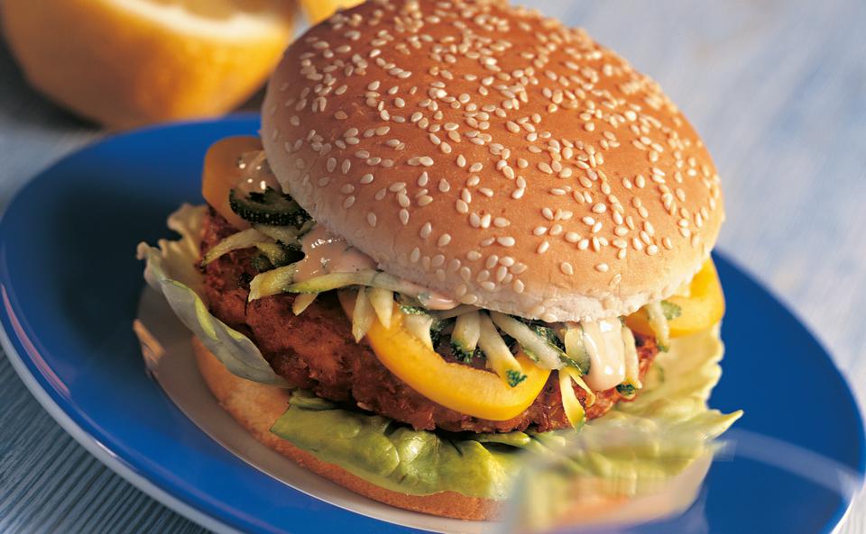 Gemüse-Burger mit Tofunaise & Zucchini-Salsa