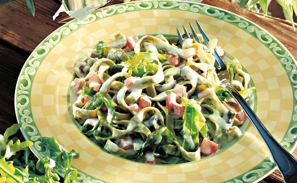 Tagliatelle verdi mit Gorgonzolasauce und Rucola