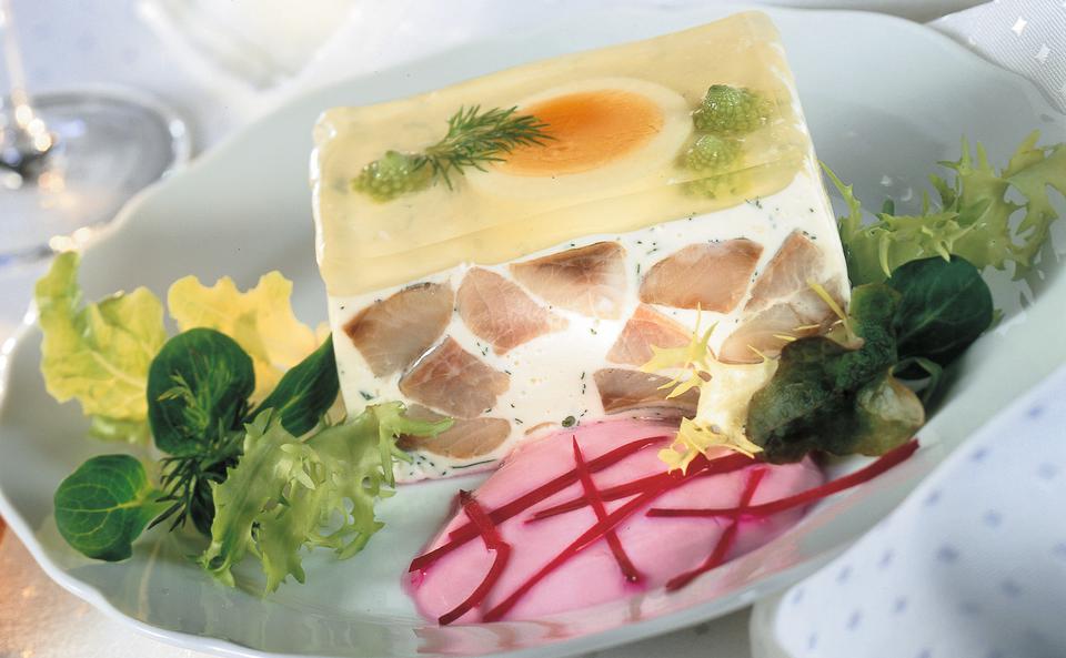 Matjes-Terrine mit Roter Rübensauce