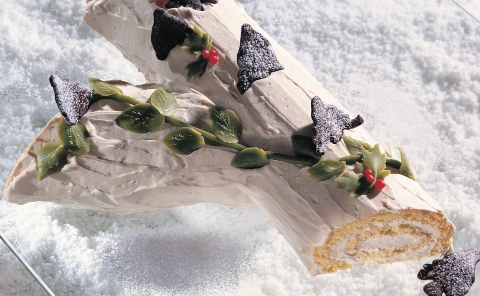Weiße Bûche Noël mit Mokka: Französischer Weihnachtskuchen • Rezept