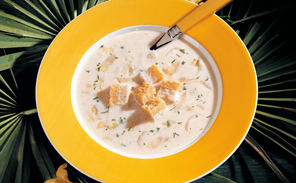 Chicoréesuppe mit Mandelcroûtons