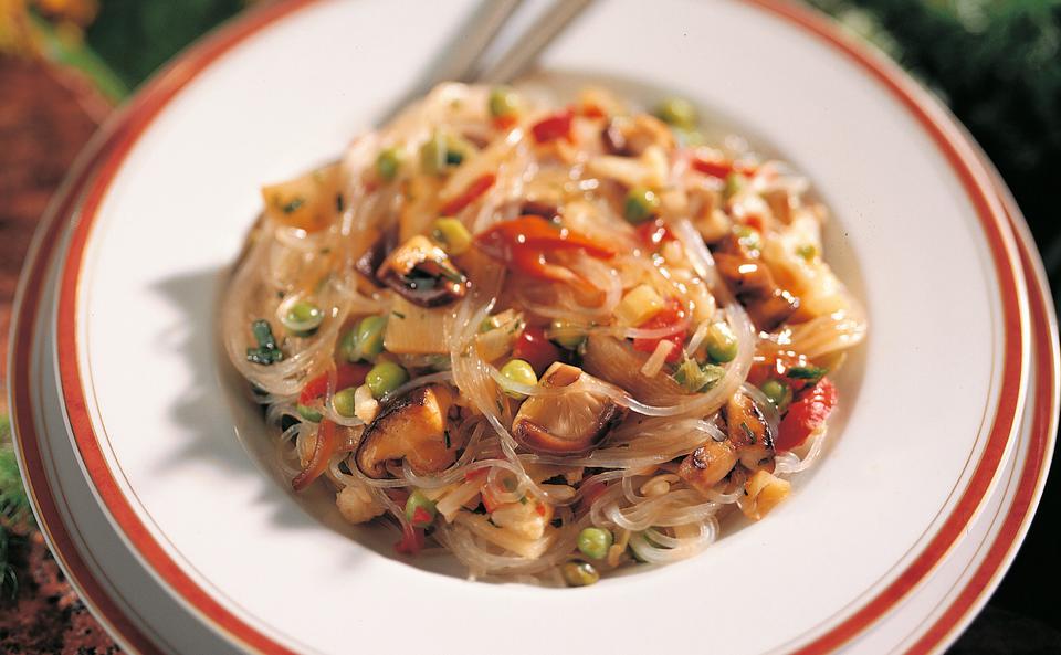 Glasnudelpfanne mit Röstgemüse und Shiitake-Pilzen