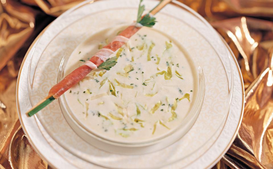 Krautrahmsuppe mit Schinken-Grissini