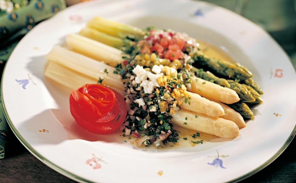 Spargel auf französische Art • Rezept • GUSTO.AT