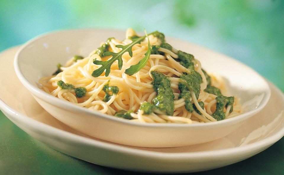 Spaghetti mit Rucola-Petersilsauce