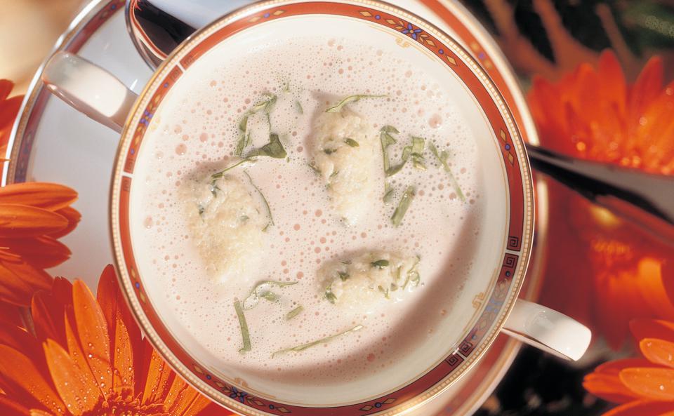 Radieschensuppe mit Kressenockerln