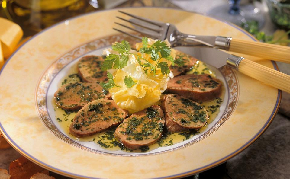 Lauwarmes Schweinsfilet mit Salsa verde