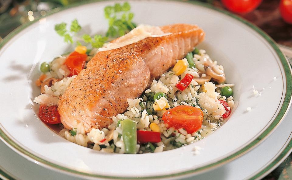 Gemüserisotto mit Lachsfilet