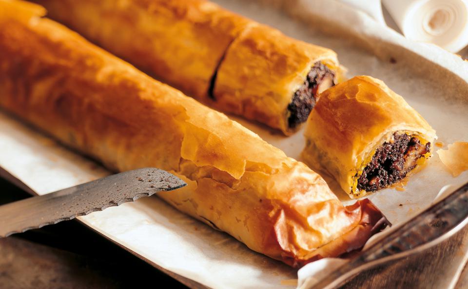 Kohl-Blutwurst-Strudel mit Grammeln