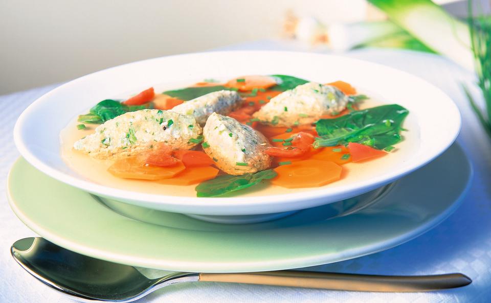 Gemüsesuppe mit Tofu-Kräuter-Nockerln